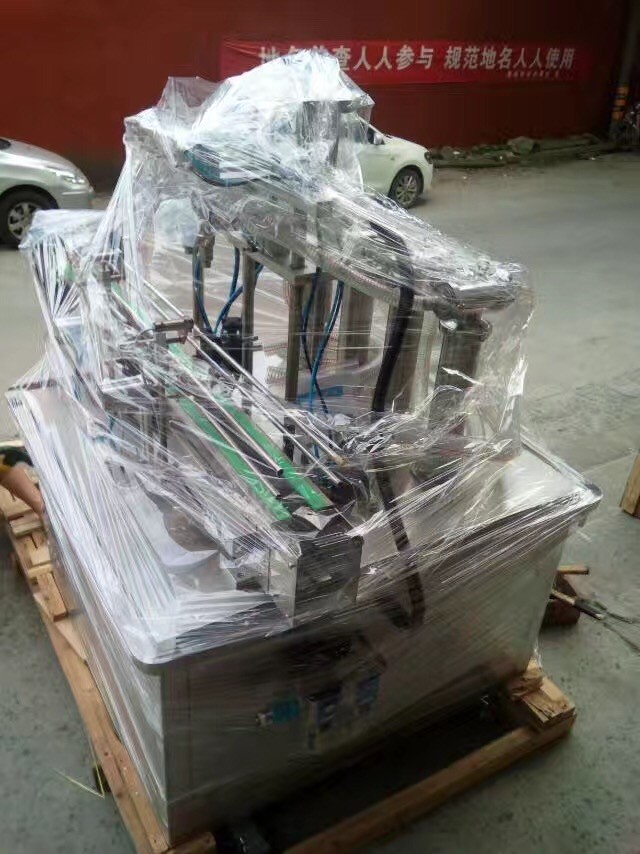 100mlびんのビールのための自動液体の充填機の線形タイプ 2