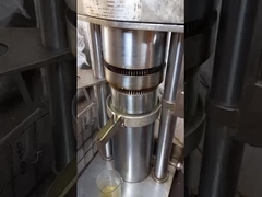 冷圧したアボカド油