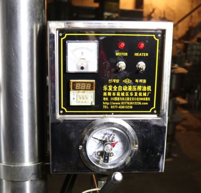 高油出力ココナッツオイル抽出機 容量0.65-1.6T/24h